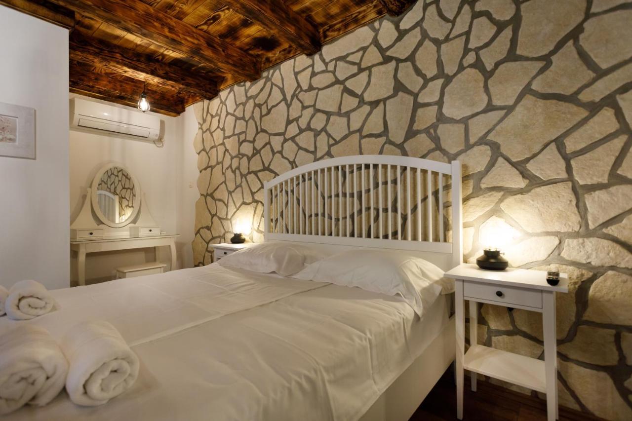 Rustic Apartment Evelin Krk Town Zewnętrze zdjęcie